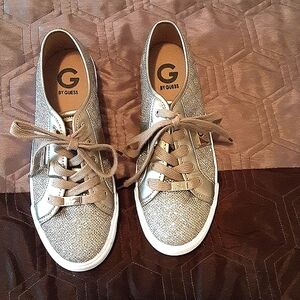 G GUESS GOLD TENNIS SHOES  SIZE:  91/2M